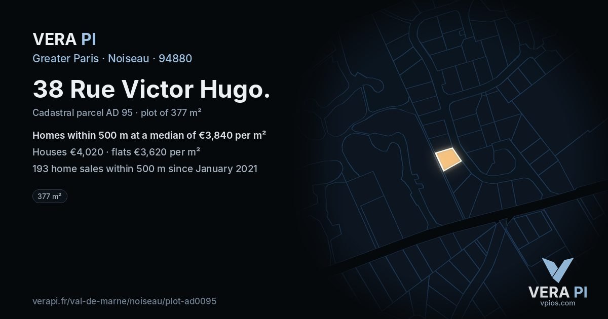 38 Rue Victor Hugo, Noiseau at night – the plot lit, the parcels around coloured by the prices near them