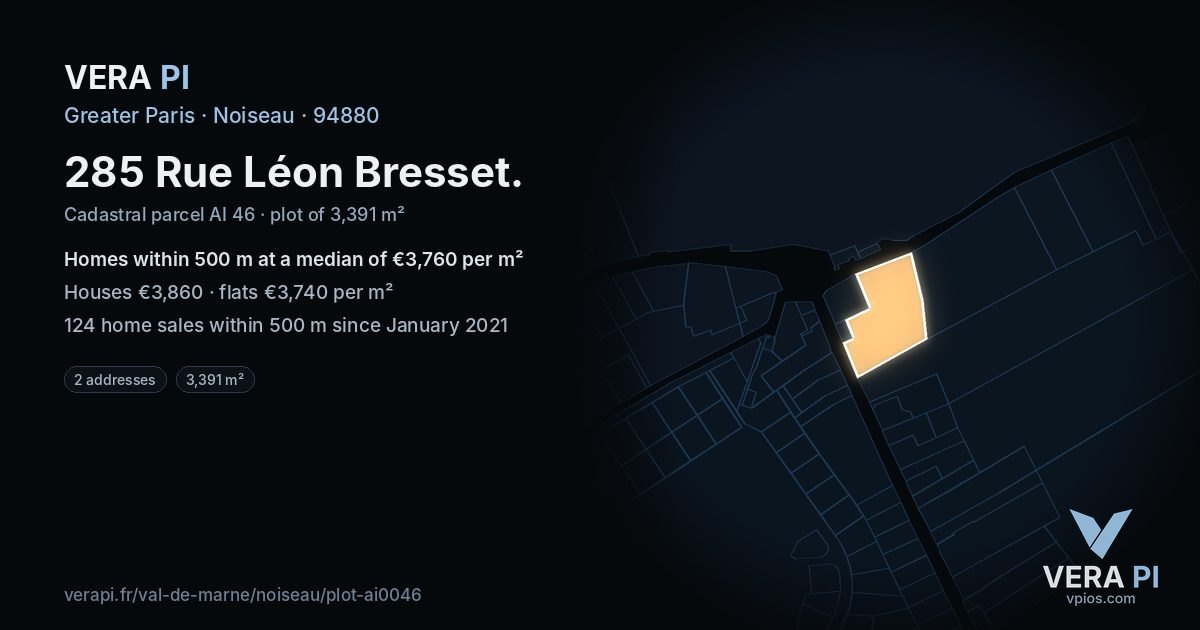 285 Rue Léon Bresset, Noiseau at night – the plot lit, the parcels around coloured by the prices near them