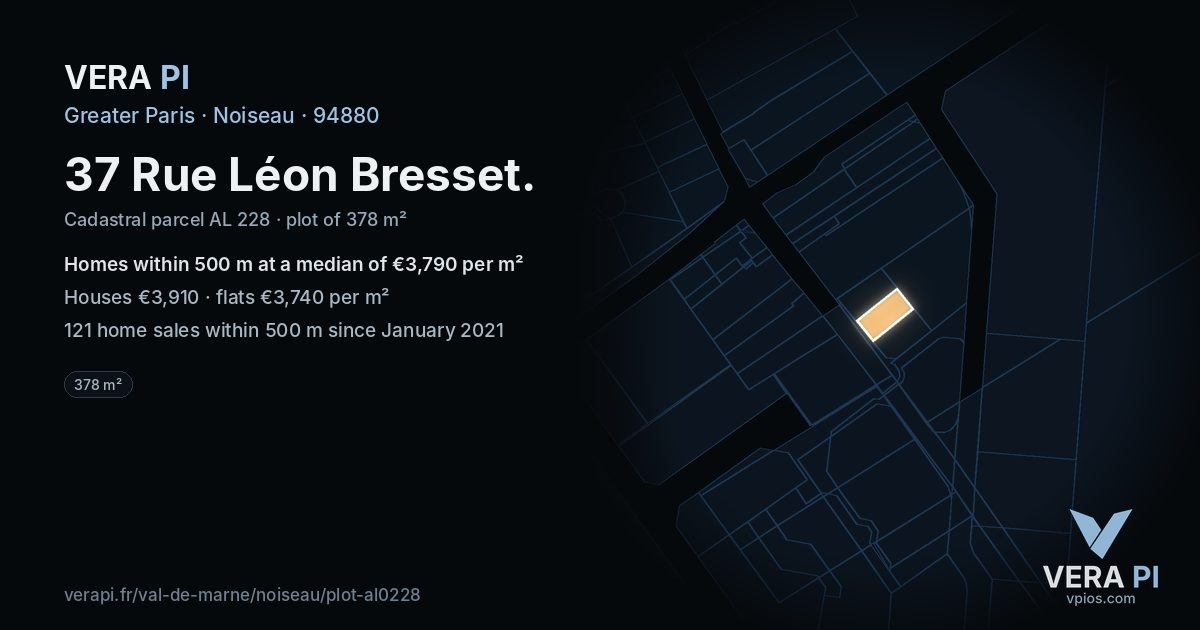 37 Rue Léon Bresset, Noiseau at night – the plot lit, the parcels around coloured by the prices near them