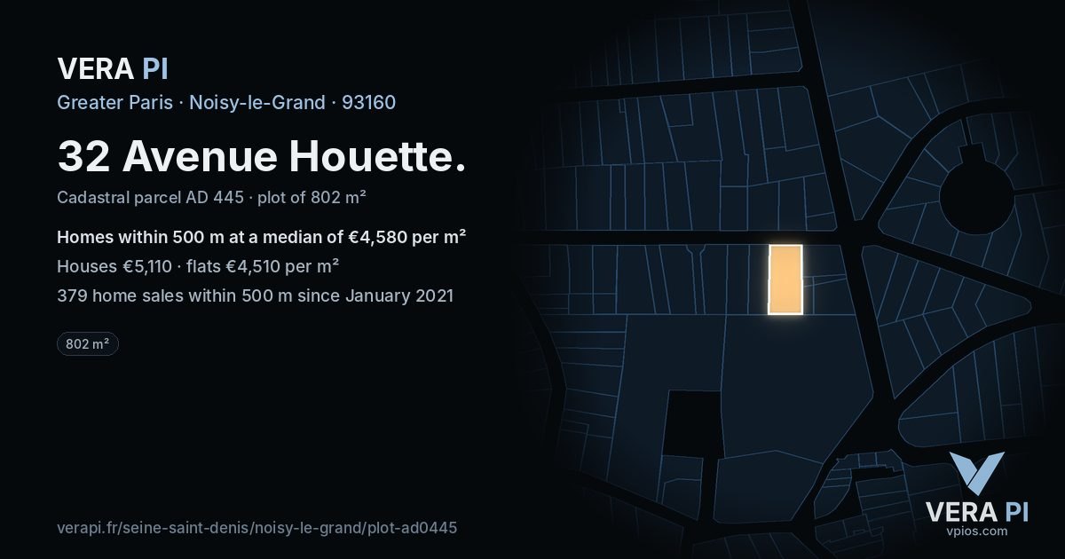 32 Avenue Houette, Noisy-le-Grand at night – the plot lit, the parcels around coloured by the prices near them