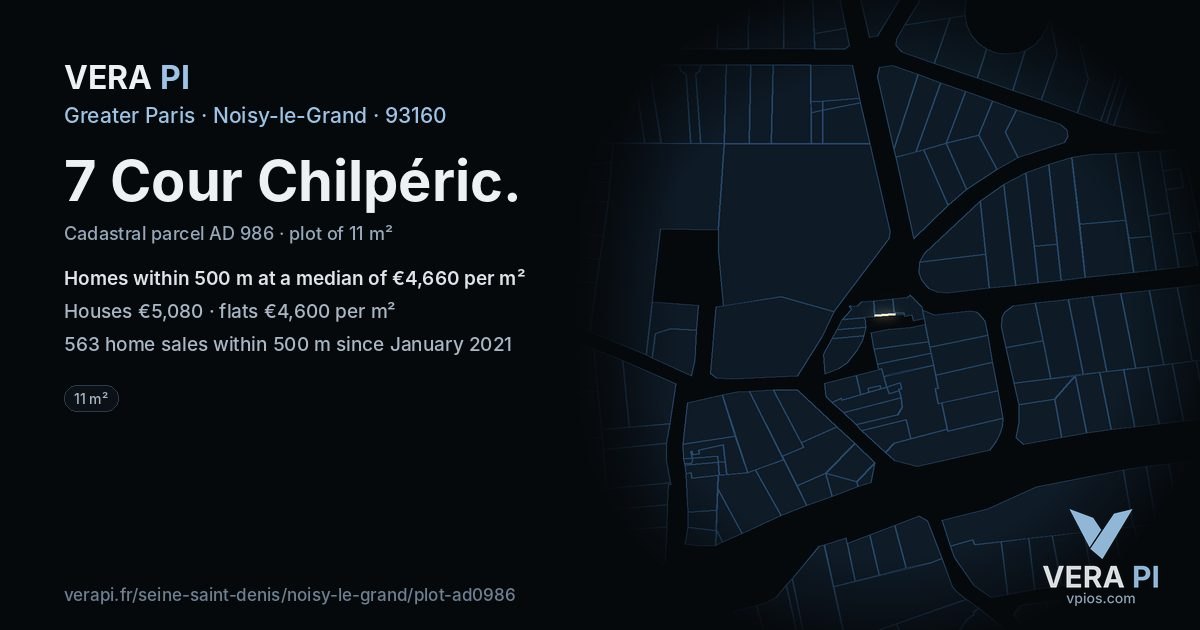 7 Cour Chilpéric, Noisy-le-Grand at night – the plot lit, the parcels around coloured by the prices near them