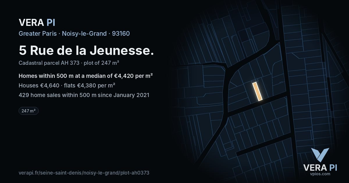 5 Rue de la Jeunesse, Noisy-le-Grand at night – the plot lit, the parcels around coloured by the prices near them