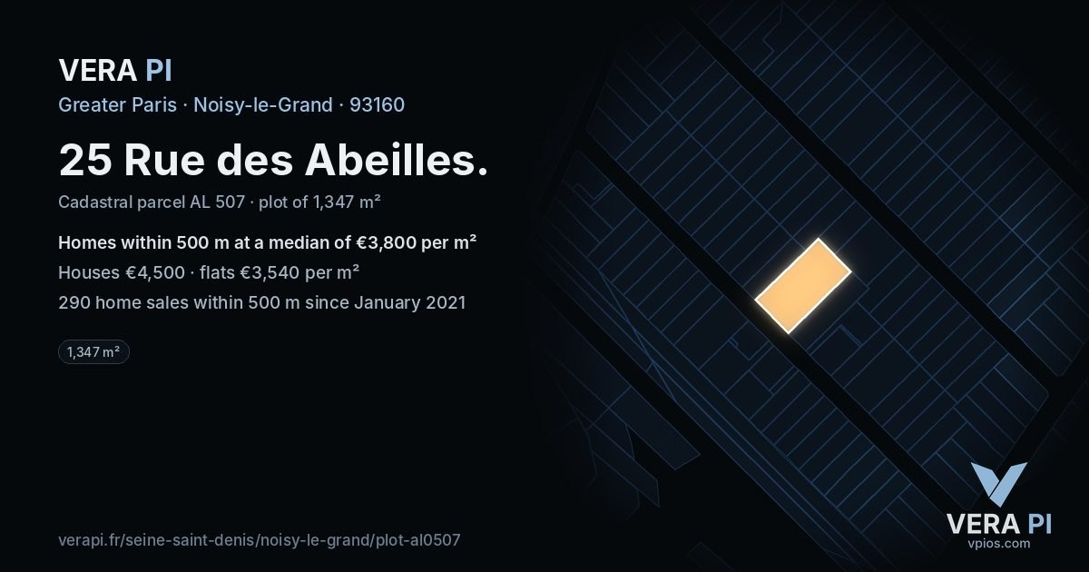 25 Rue des Abeilles, Noisy-le-Grand at night – the plot lit, the parcels around coloured by the prices near them