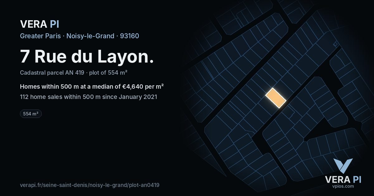 7 Rue du Layon, Noisy-le-Grand at night – the plot lit, the parcels around coloured by the prices near them