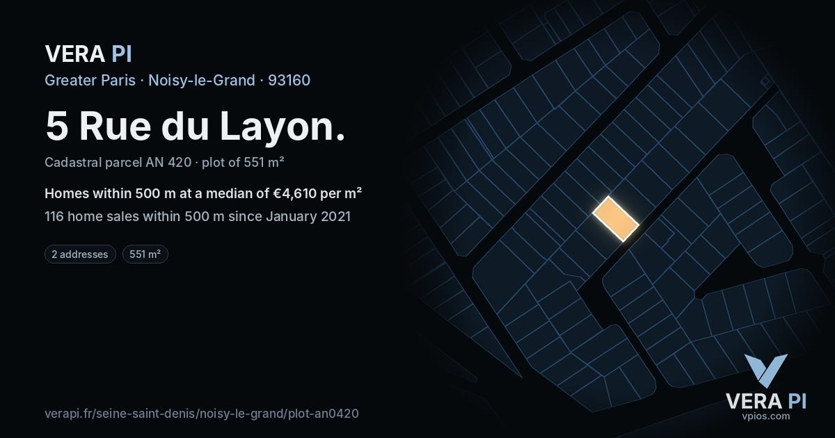 5 Rue du Layon, Noisy-le-Grand at night – the plot lit, the parcels around coloured by the prices near them