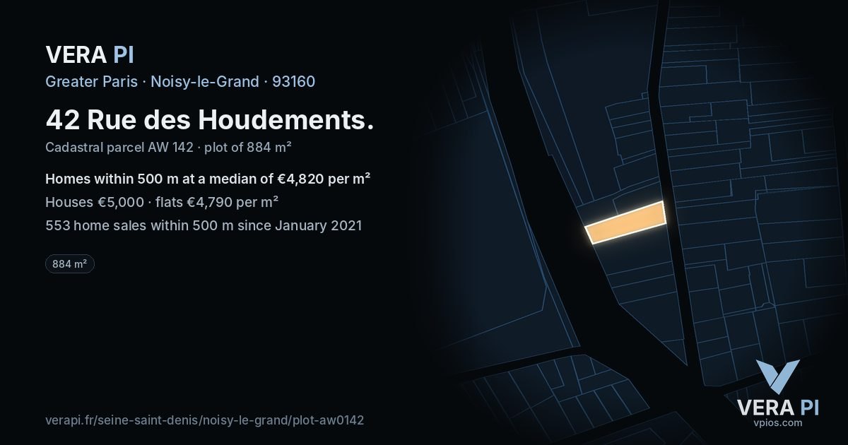 42 Rue des Houdements, Noisy-le-Grand at night – the plot lit, the parcels around coloured by the prices near them