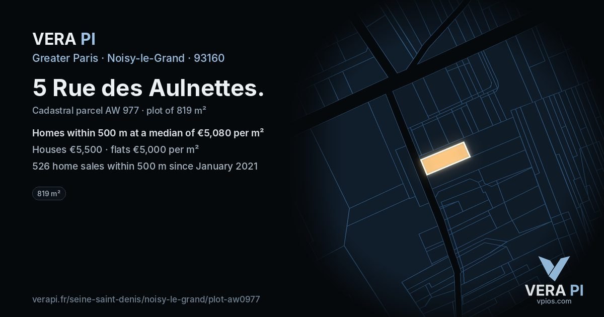 5 Rue des Aulnettes, Noisy-le-Grand at night – the plot lit, the parcels around coloured by the prices near them