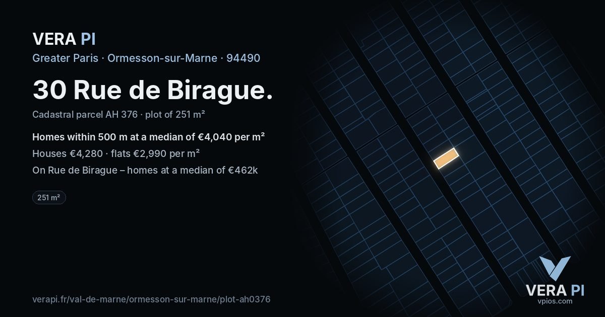 30 Rue de Birague, Ormesson-sur-Marne at night – the plot lit, the parcels around coloured by the prices near them