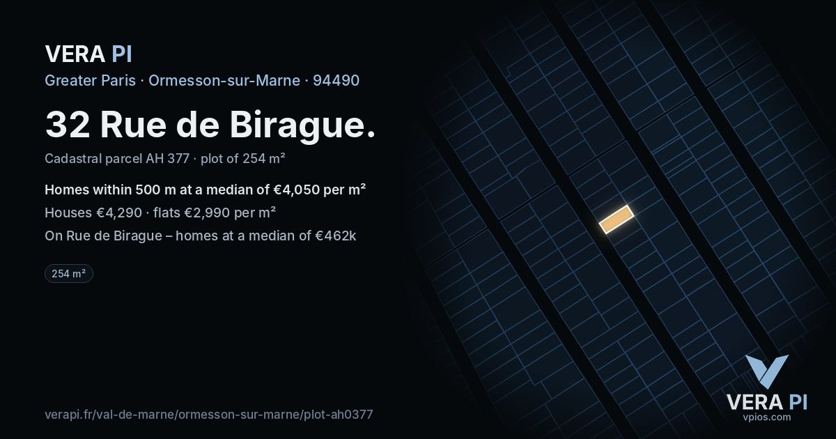 32 Rue de Birague, Ormesson-sur-Marne at night – the plot lit, the parcels around coloured by the prices near them