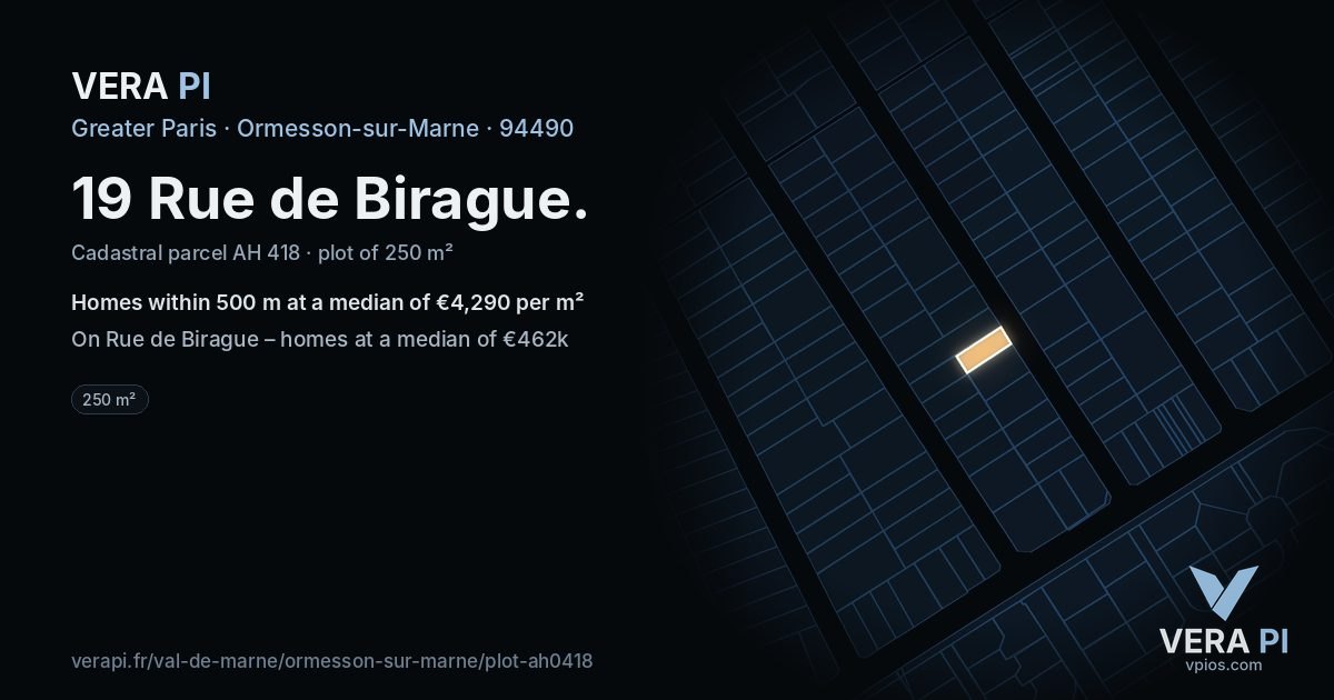 19 Rue de Birague, Ormesson-sur-Marne at night – the plot lit, the parcels around coloured by the prices near them