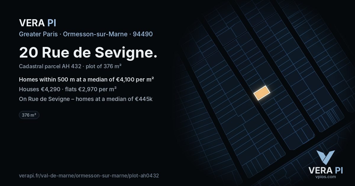 20 Rue de Sevigne, Ormesson-sur-Marne at night – the plot lit, the parcels around coloured by the prices near them