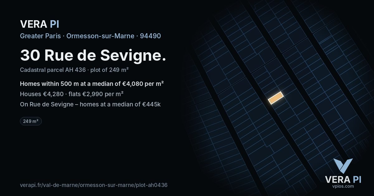 30 Rue de Sevigne, Ormesson-sur-Marne at night – the plot lit, the parcels around coloured by the prices near them