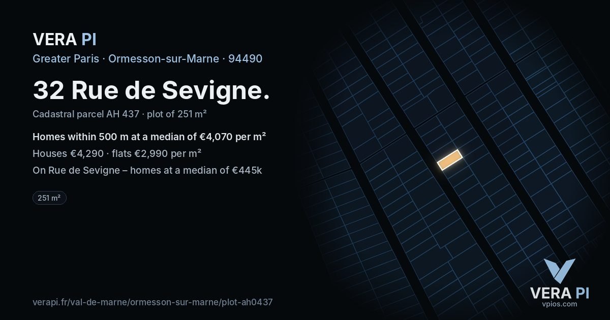 32 Rue de Sevigne, Ormesson-sur-Marne at night – the plot lit, the parcels around coloured by the prices near them