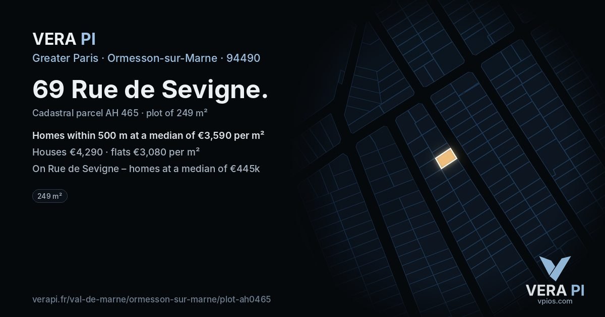 69 Rue de Sevigne, Ormesson-sur-Marne at night – the plot lit, the parcels around coloured by the prices near them