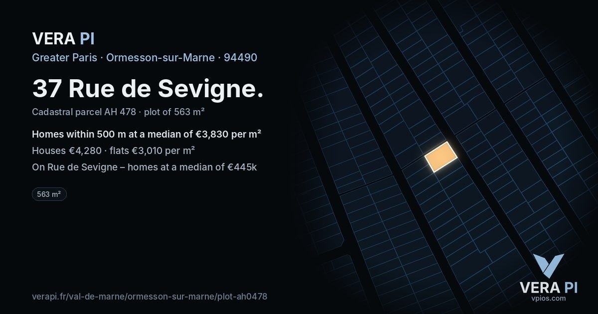 37 Rue de Sevigne, Ormesson-sur-Marne at night – the plot lit, the parcels around coloured by the prices near them
