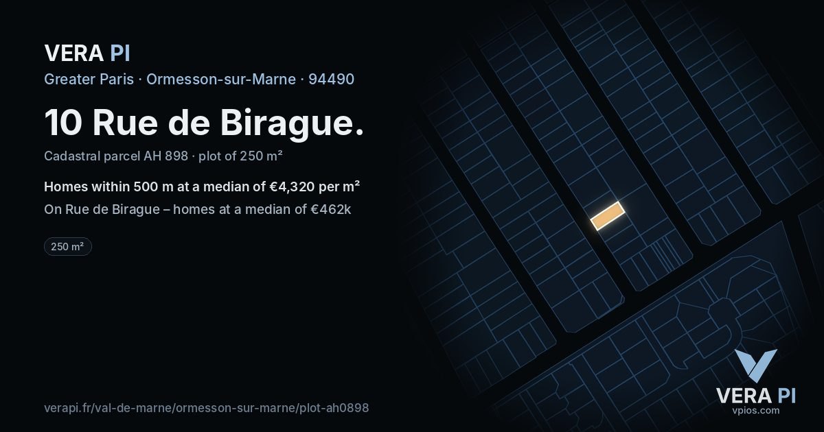 10 Rue de Birague, Ormesson-sur-Marne at night – the plot lit, the parcels around coloured by the prices near them