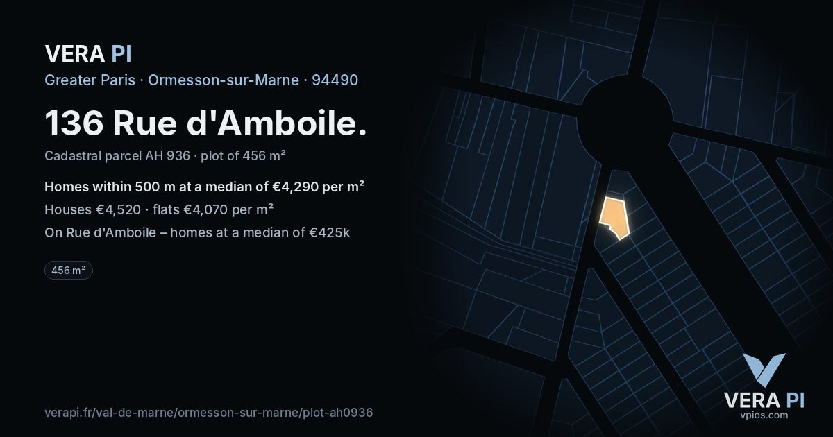 136 Rue d'Amboile, Ormesson-sur-Marne at night – the plot lit, the parcels around coloured by the prices near them