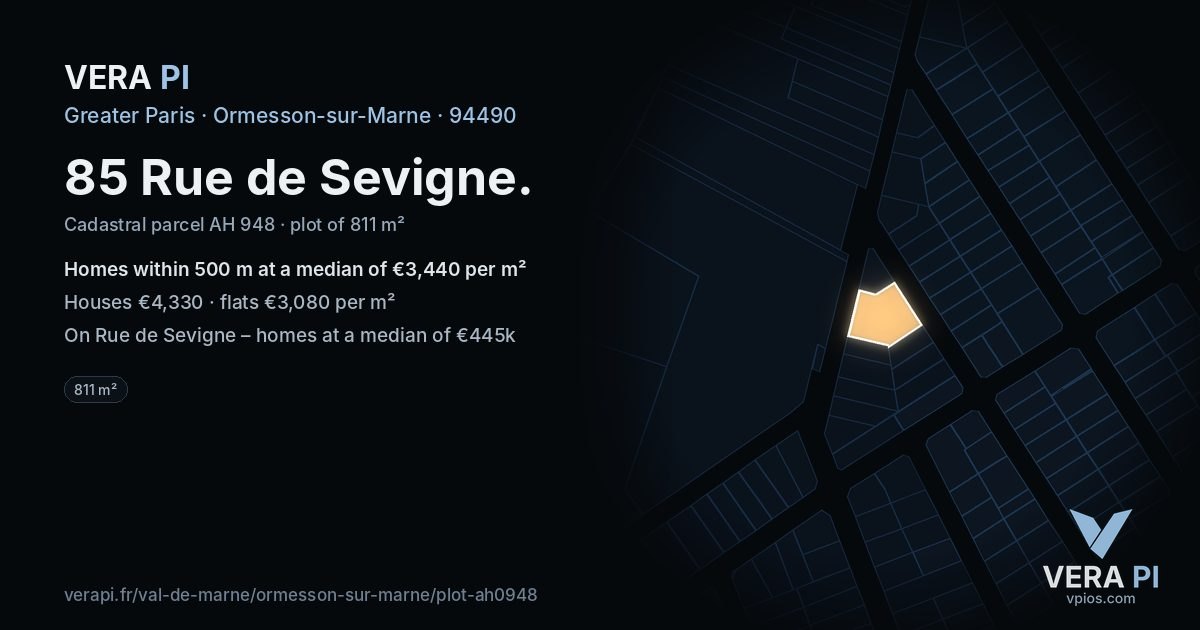 85 Rue de Sevigne, Ormesson-sur-Marne at night – the plot lit, the parcels around coloured by the prices near them