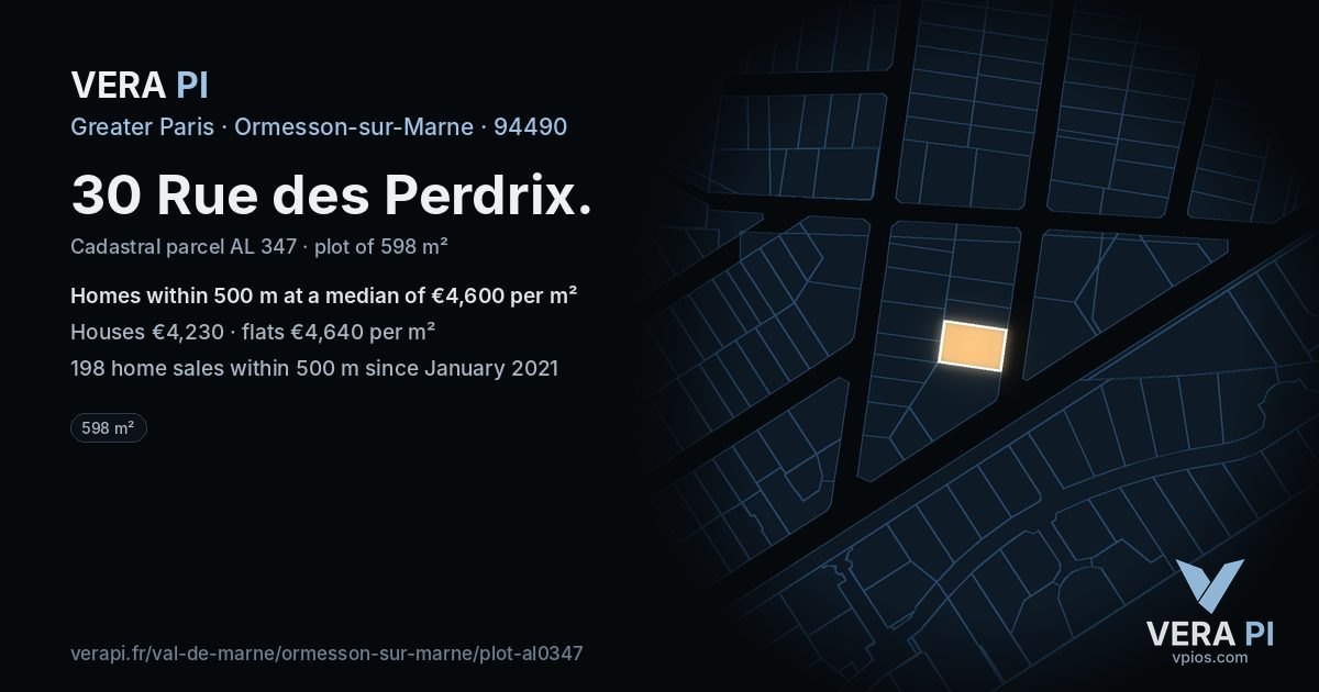 30 Rue des Perdrix, Ormesson-sur-Marne at night – the plot lit, the parcels around coloured by the prices near them