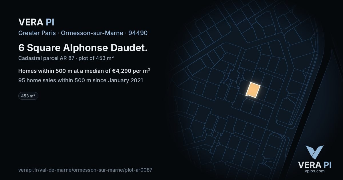 6 Square Alphonse Daudet, Ormesson-sur-Marne at night – the plot lit, the parcels around coloured by the prices near them