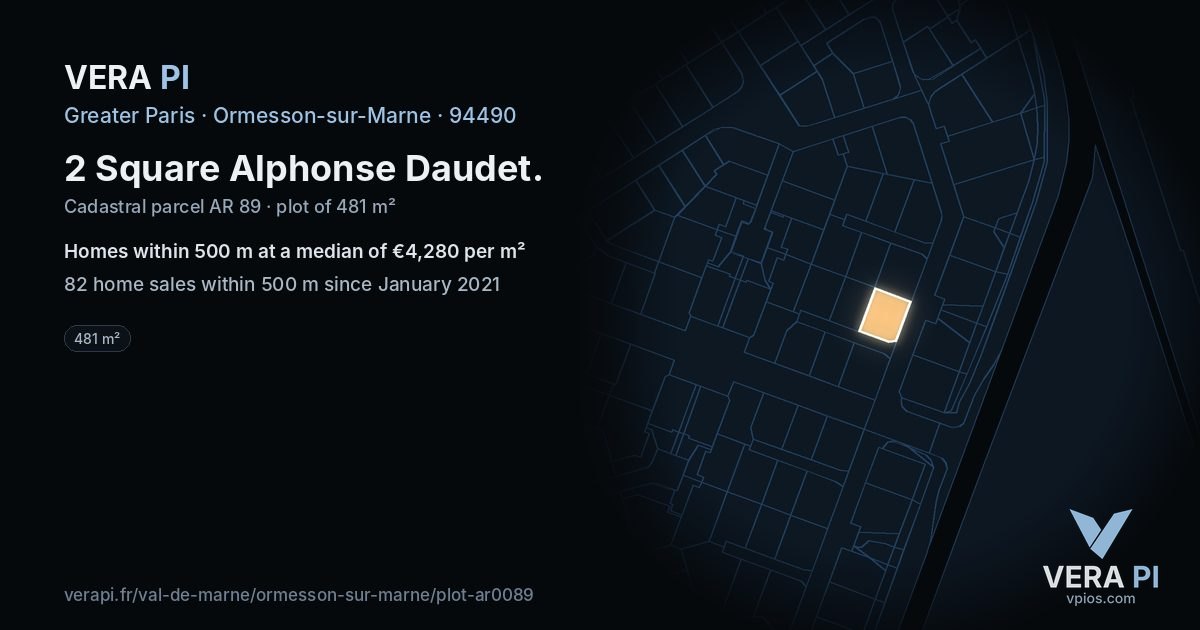 2 Square Alphonse Daudet, Ormesson-sur-Marne at night – the plot lit, the parcels around coloured by the prices near them