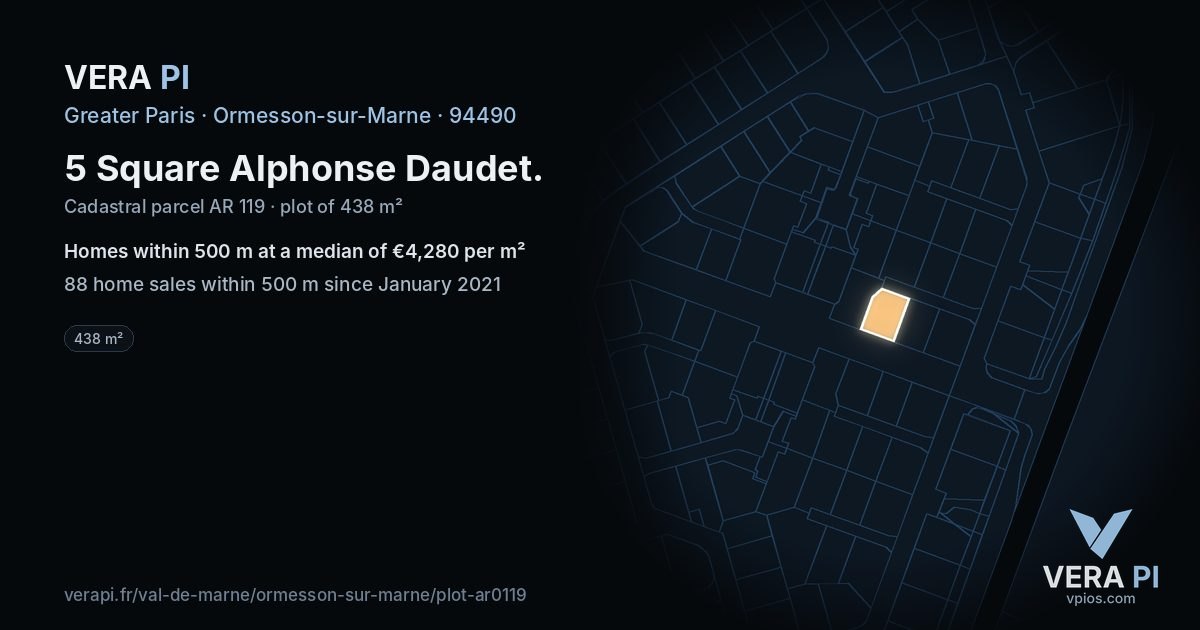 5 Square Alphonse Daudet, Ormesson-sur-Marne at night – the plot lit, the parcels around coloured by the prices near them