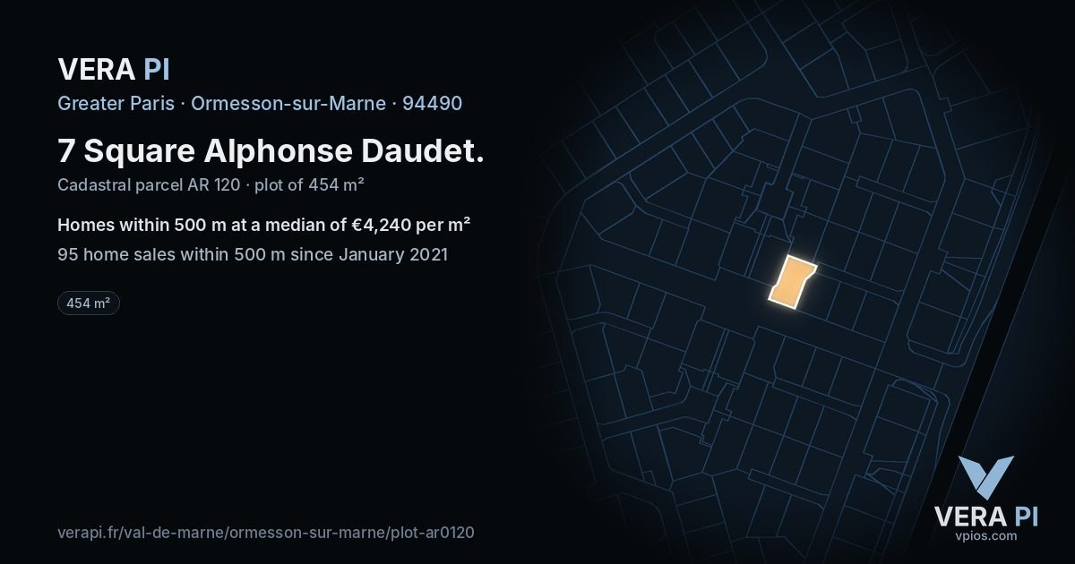 7 Square Alphonse Daudet, Ormesson-sur-Marne at night – the plot lit, the parcels around coloured by the prices near them