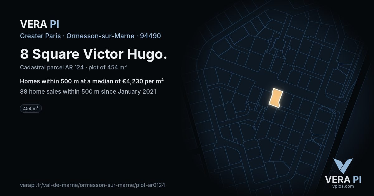 8 Square Victor Hugo, Ormesson-sur-Marne at night – the plot lit, the parcels around coloured by the prices near them