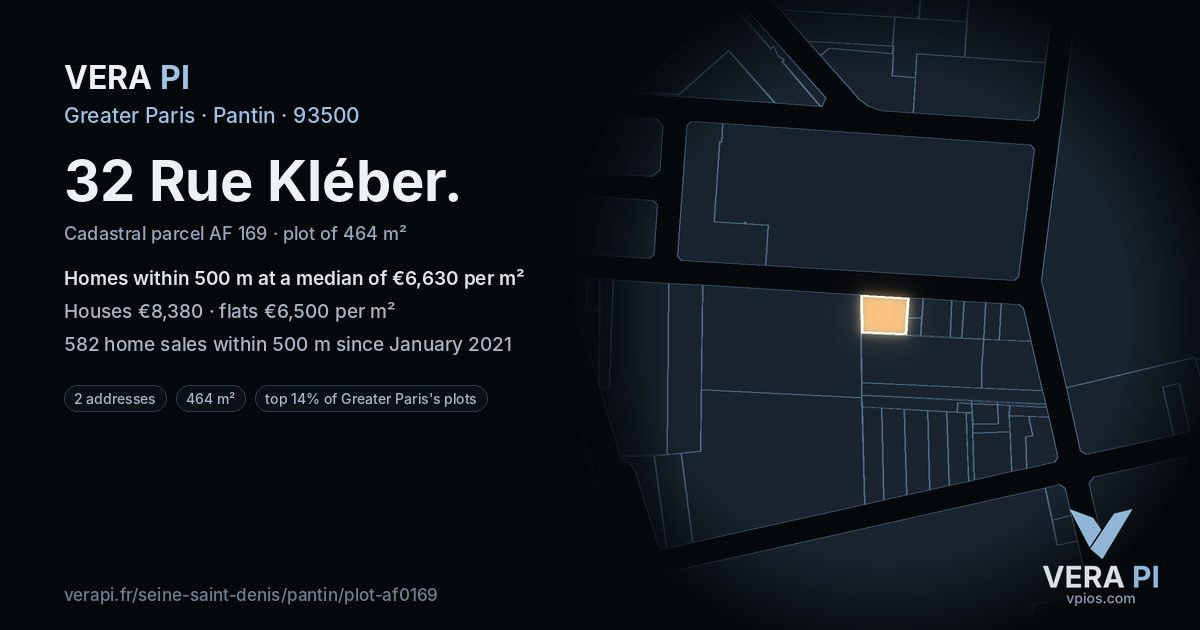 32 Rue Kléber, Pantin at night – the plot lit, the parcels around coloured by the prices near them
