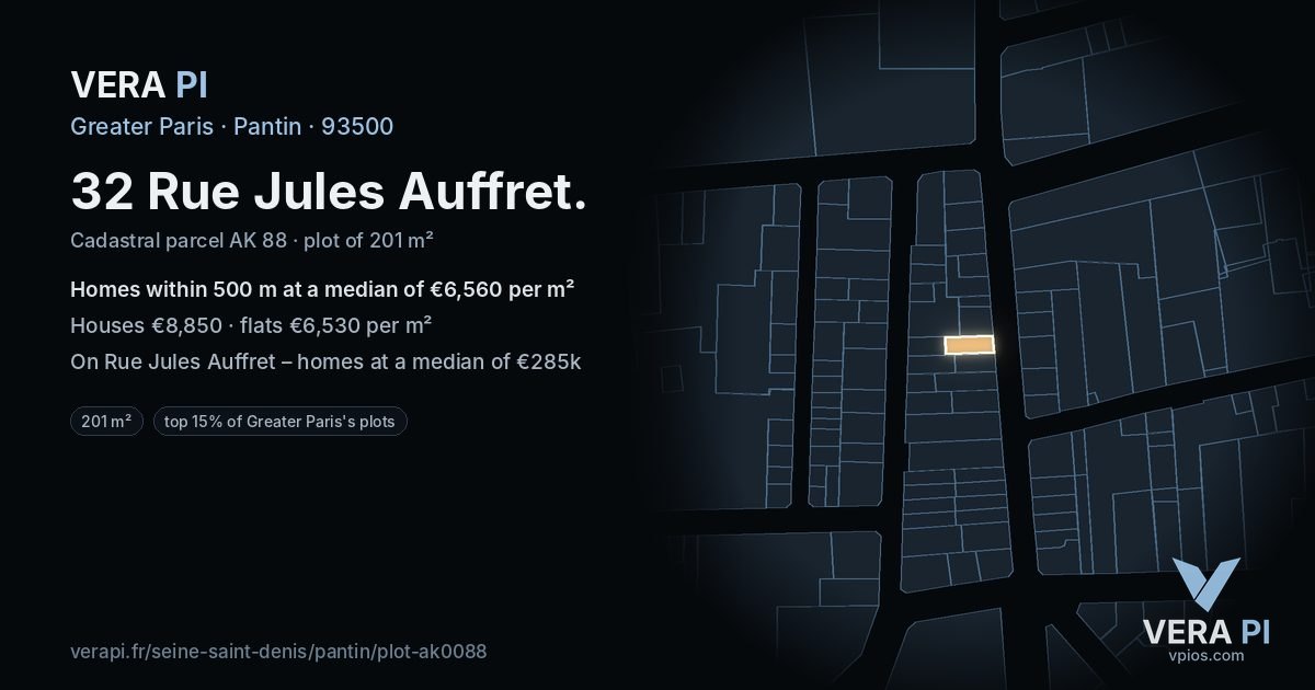 32 Rue Jules Auffret, Pantin at night – the plot lit, the parcels around coloured by the prices near them