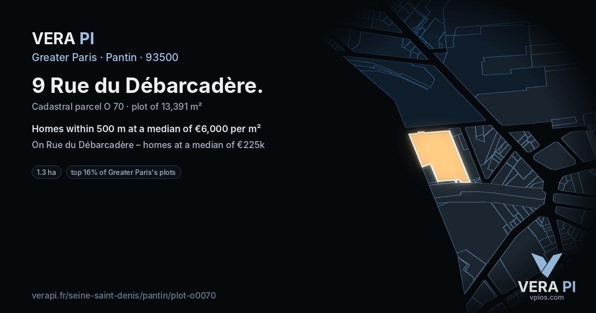 9 Rue du Débarcadère, Pantin at night – the plot lit, the parcels around coloured by the prices near them