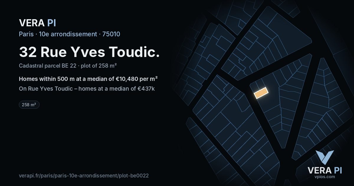 32 Rue Yves Toudic, 10e arrondissement at night – the plot lit, the parcels around coloured by the prices near them