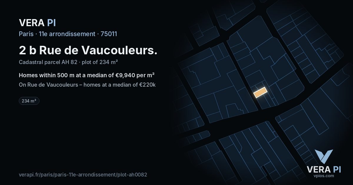2 b Rue de Vaucouleurs, 11e arrondissement at night – the plot lit, the parcels around coloured by the prices near them