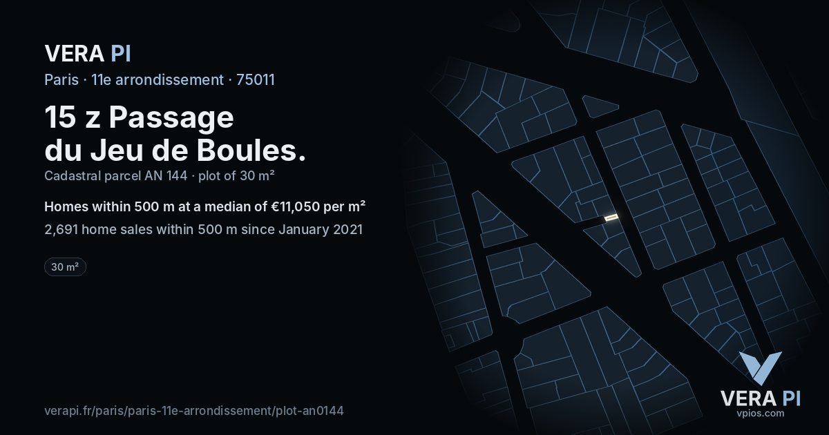 15 z Passage du Jeu de Boules, 11e arrondissement at night – the plot lit, the parcels around coloured by the prices near them