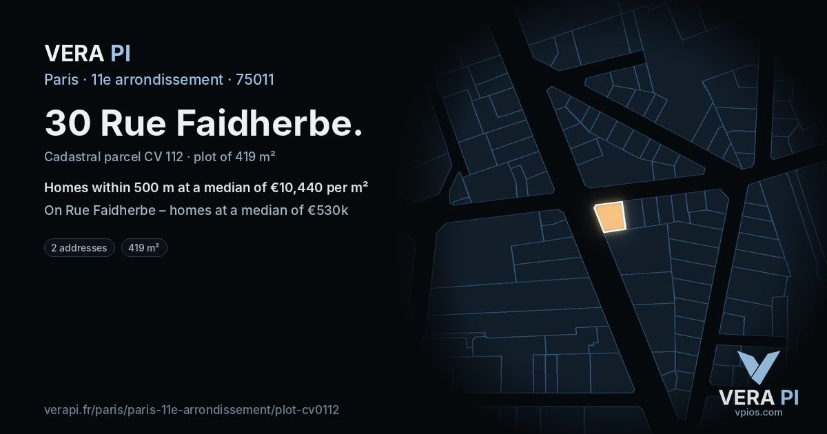 30 Rue Faidherbe, 11e arrondissement at night – the plot lit, the parcels around coloured by the prices near them