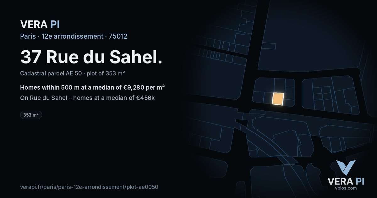37 Rue du Sahel, 12e arrondissement at night – the plot lit, the parcels around coloured by the prices near them