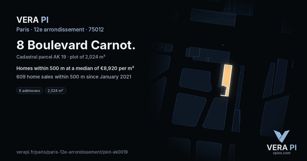 8 Boulevard Carnot, 12e arrondissement at night – the plot lit, the parcels around coloured by the prices near them