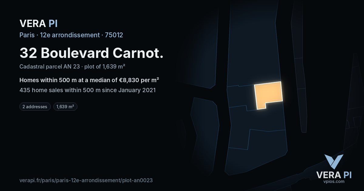 32 Boulevard Carnot, 12e arrondissement at night – the plot lit, the parcels around coloured by the prices near them