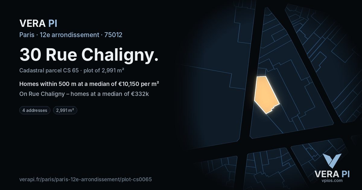 30 Rue Chaligny, 12e arrondissement at night – the plot lit, the parcels around coloured by the prices near them