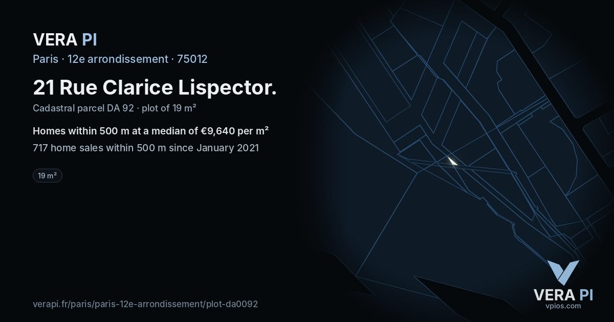 21 Rue Clarice Lispector, 12e arrondissement at night – the plot lit, the parcels around coloured by the prices near them