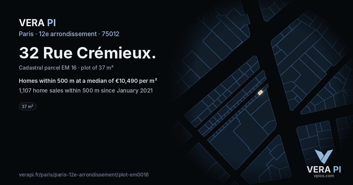 32 Rue Crémieux, 12e arrondissement at night – the plot lit, the parcels around coloured by the prices near them
