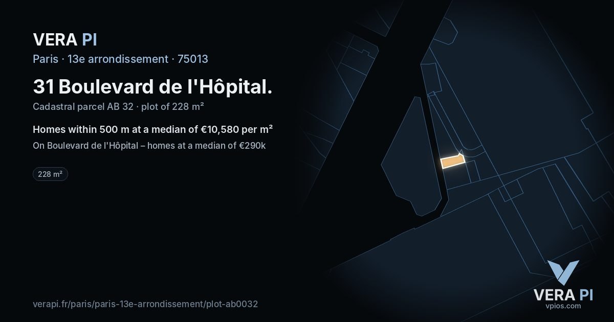31 Boulevard de l'Hôpital, 13e arrondissement at night – the plot lit, the parcels around coloured by the prices near them