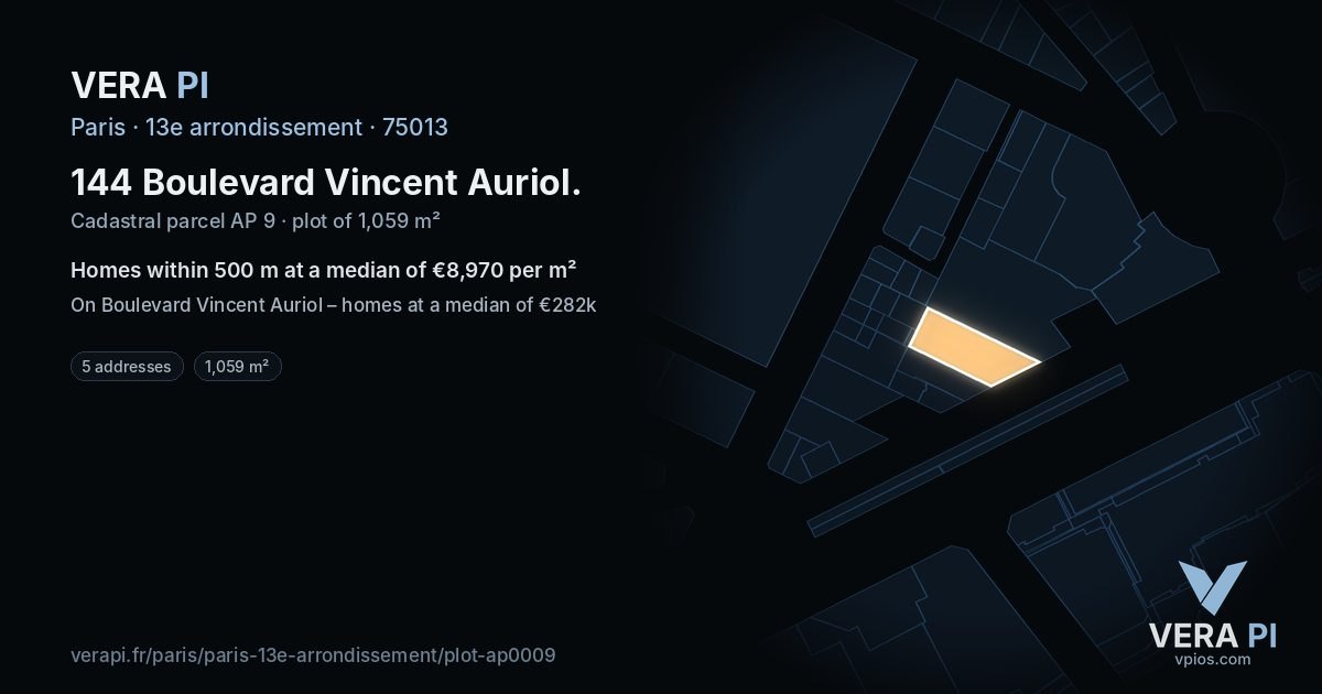 144 Boulevard Vincent Auriol, 13e arrondissement at night – the plot lit, the parcels around coloured by the prices near them