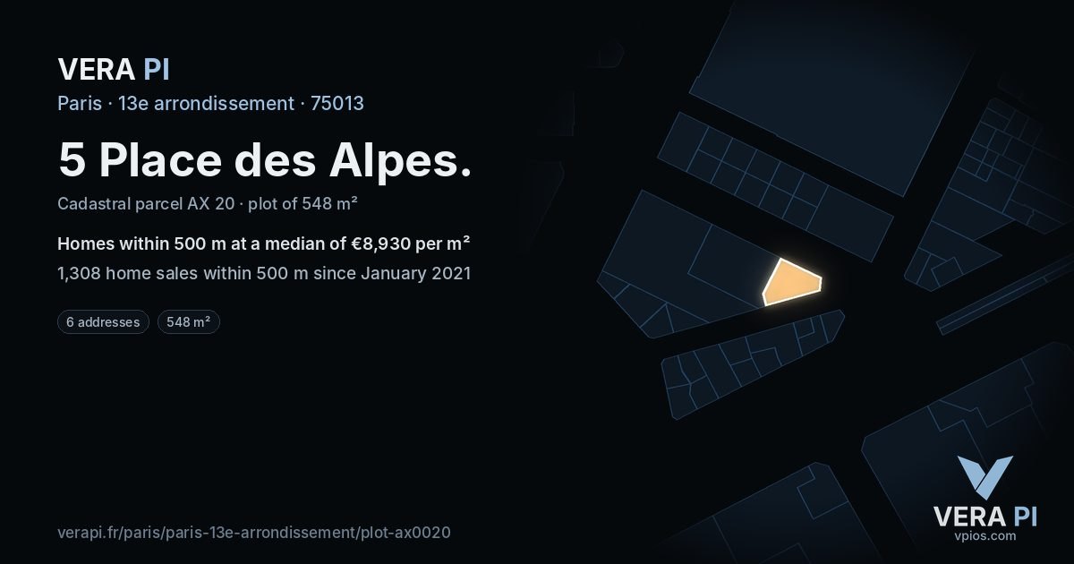 5 Place des Alpes, 13e arrondissement at night – the plot lit, the parcels around coloured by the prices near them