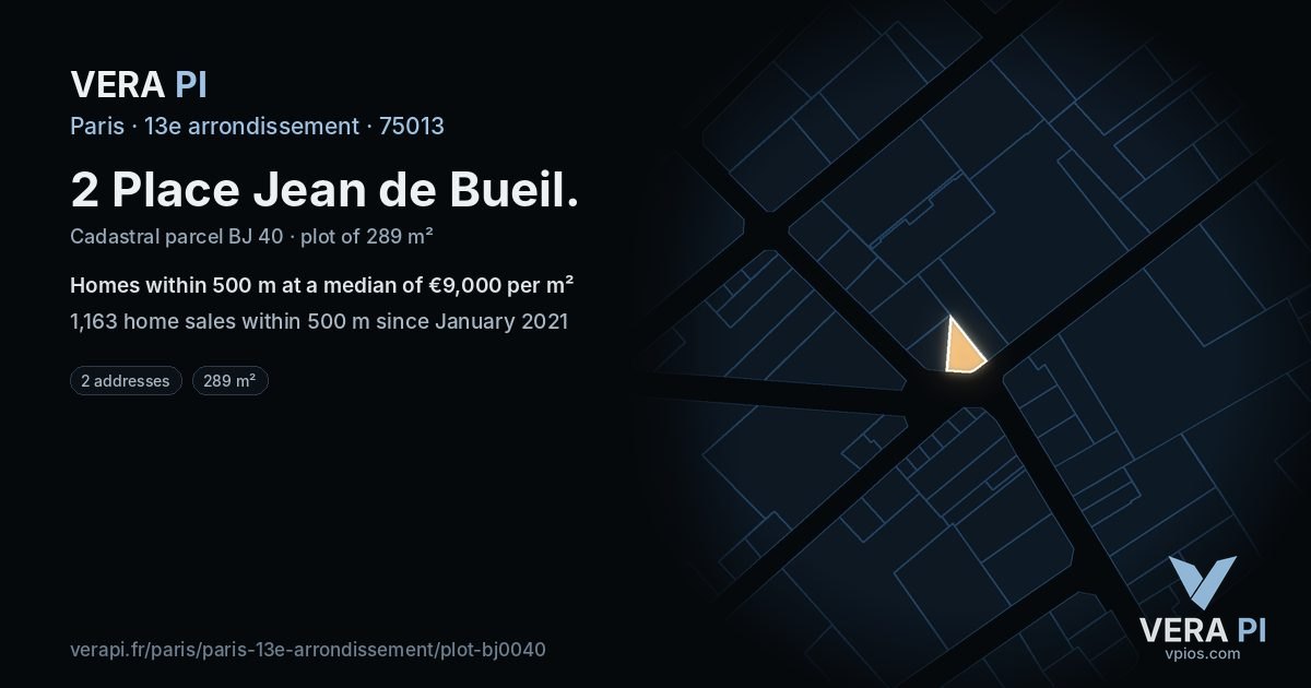2 Place Jean de Bueil, 13e arrondissement at night – the plot lit, the parcels around coloured by the prices near them