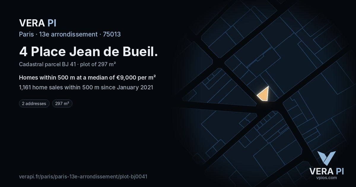 4 Place Jean de Bueil, 13e arrondissement at night – the plot lit, the parcels around coloured by the prices near them
