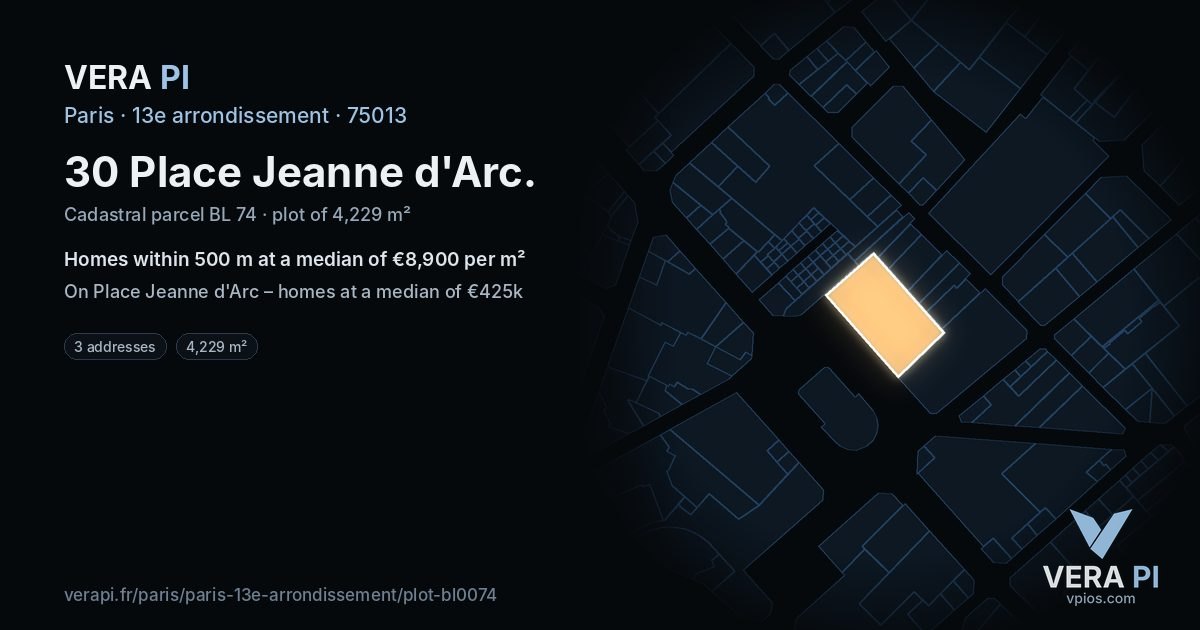 30 Place Jeanne d'Arc, 13e arrondissement at night – the plot lit, the parcels around coloured by the prices near them