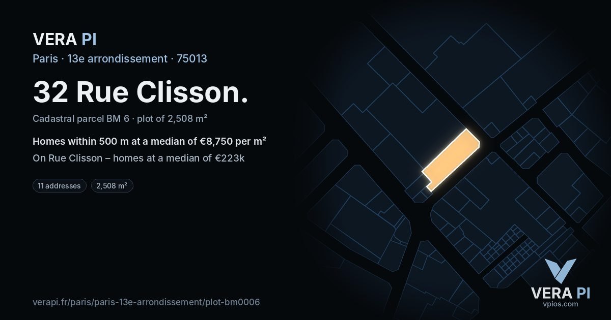 32 Rue Clisson, 13e arrondissement at night – the plot lit, the parcels around coloured by the prices near them