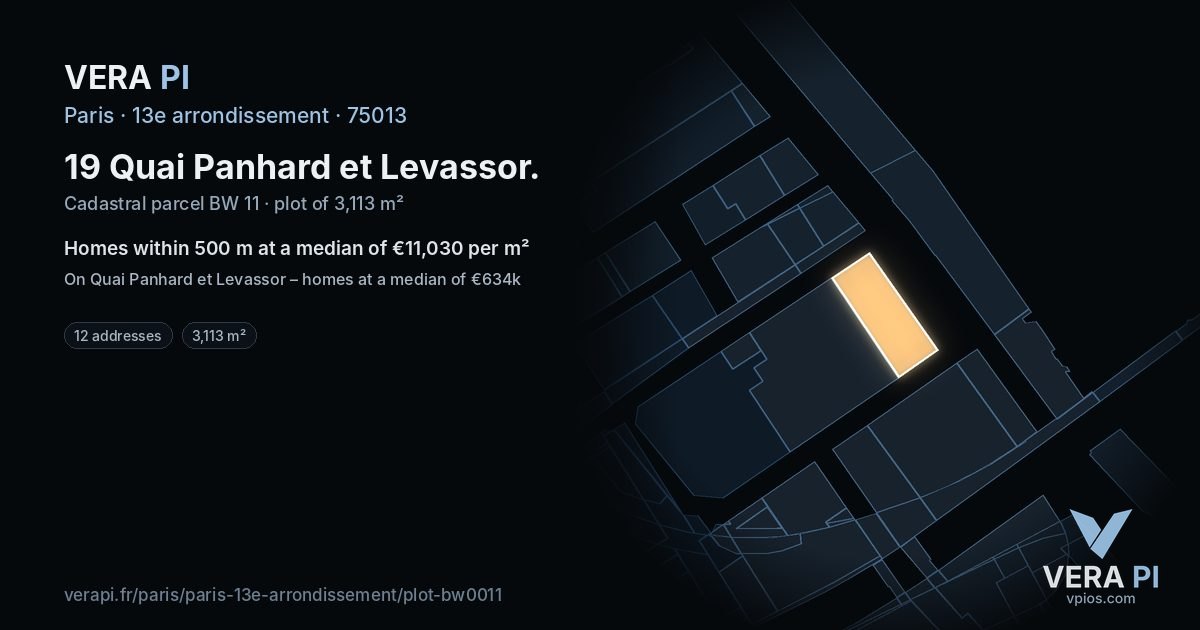 19 Quai Panhard et Levassor, 13e arrondissement at night – the plot lit, the parcels around coloured by the prices near them