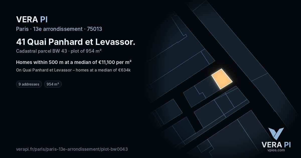 41 Quai Panhard et Levassor, 13e arrondissement at night – the plot lit, the parcels around coloured by the prices near them